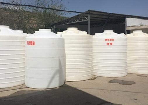 专注生产30L，50L，1500L，3000L等型号的塑料桶！